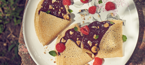 Crepas de fresa o frambuesa con untable de miel y cacao Nahui